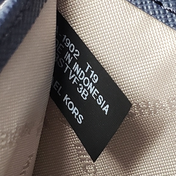 ⚠️SALE⚠️ Michael Kors Tri Fold Large Wallet Blue - Picture 4 of 4